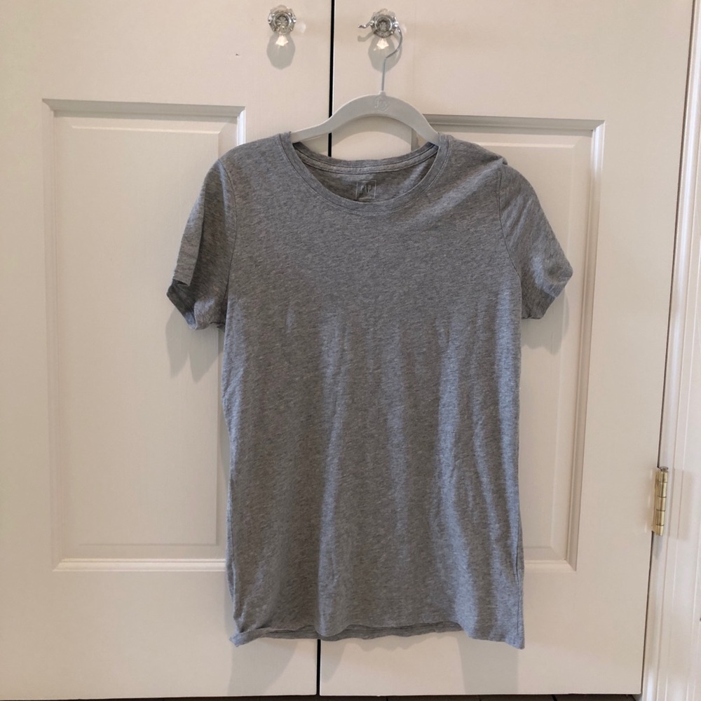 Gap 100% recycled gray tee